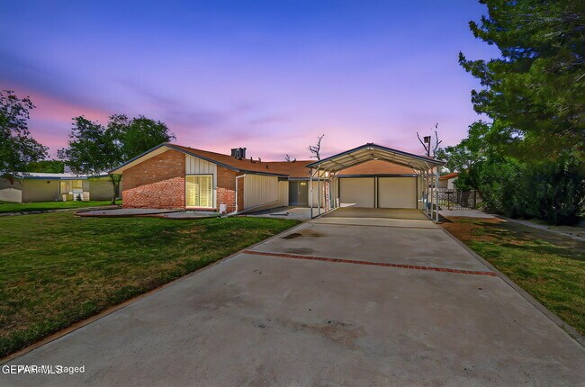 Building Photo - 809 Del Mar Dr