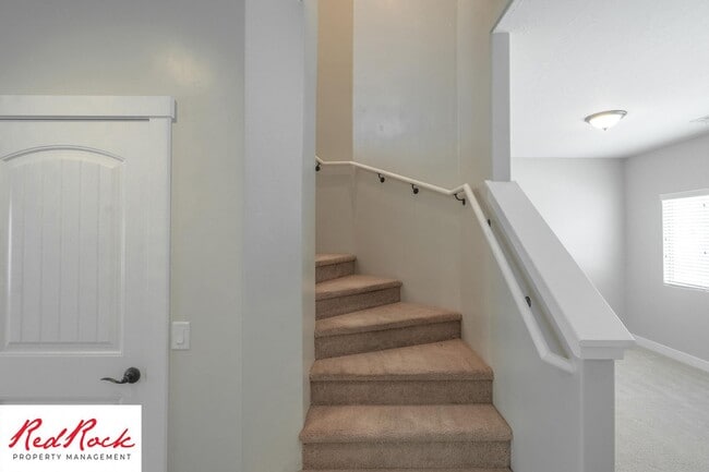 Building Photo - 4 Bedroom Spacious St. George Home with Large Backyard