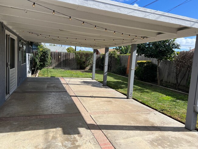 Building Photo - 4 Bedroom home available in Huntington Beach