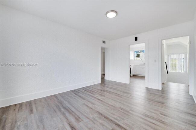 Building Photo - 1736 SW 9th St