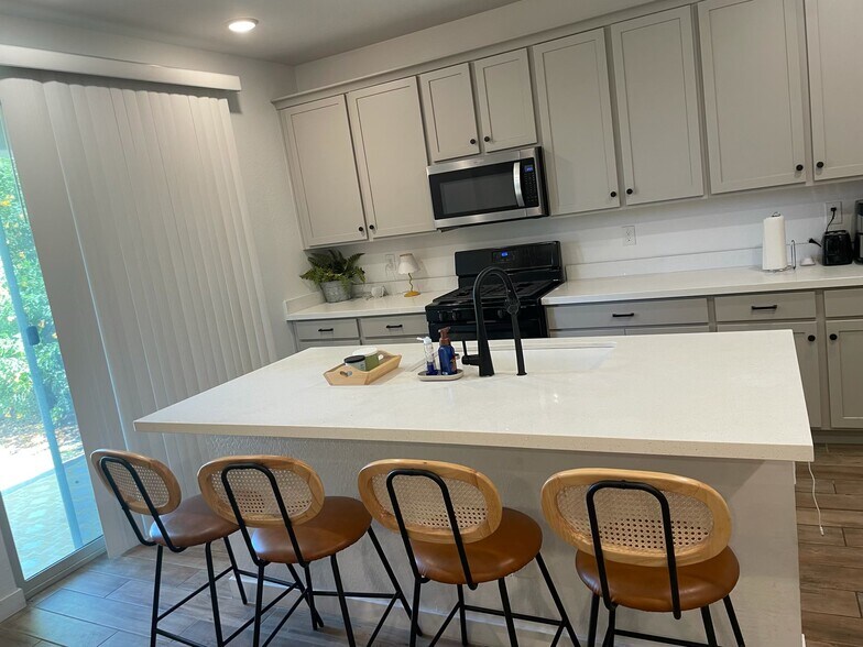 Building Photo - 4820 S Molly