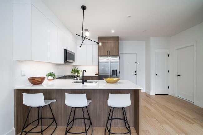 Building Photo - 10 Brinkerhoff St