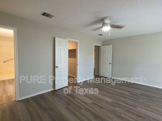 Building Photo - 1406 Bullhill Cove