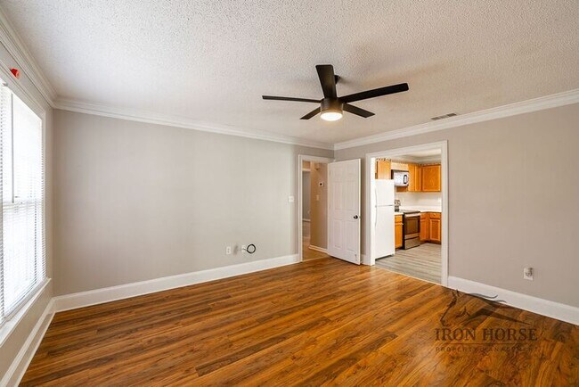 Building Photo - 116 Barrington Dr