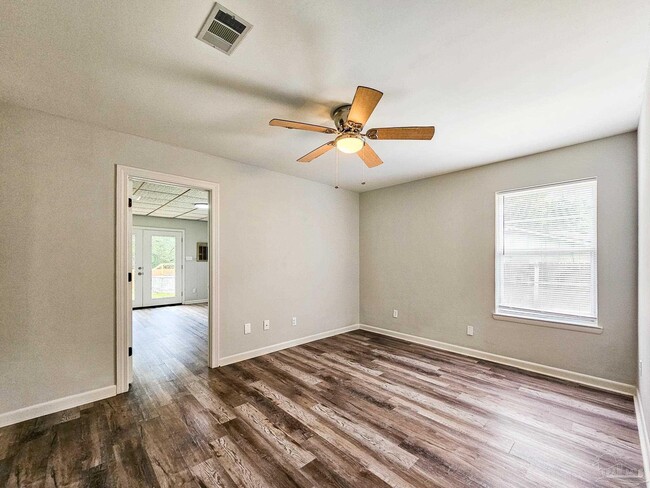 Building Photo - 4770 Skyline Dr