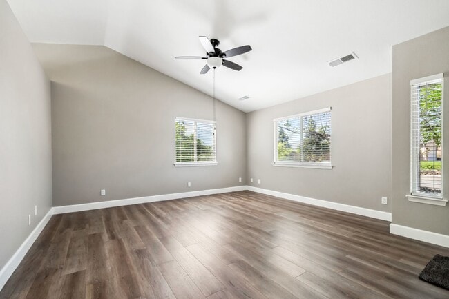 Building Photo - 3/2 Fully Updated with Fenced Yard/Dog Friendly/ Close to Everything central Redding