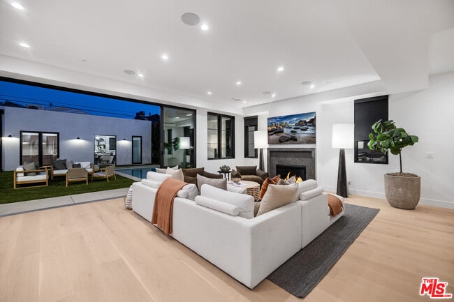 Building Photo - 4256 Camellia Ave