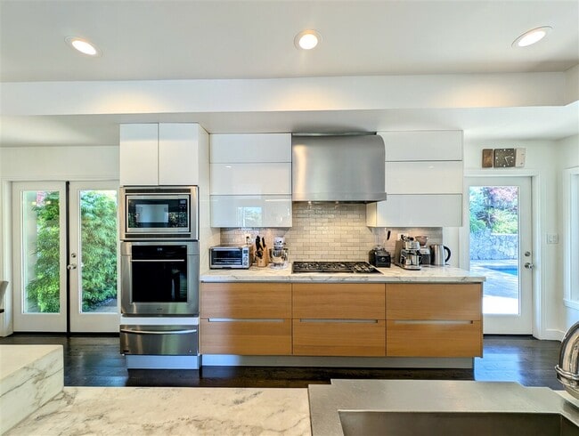 Building Photo - 10 Idalia Ct