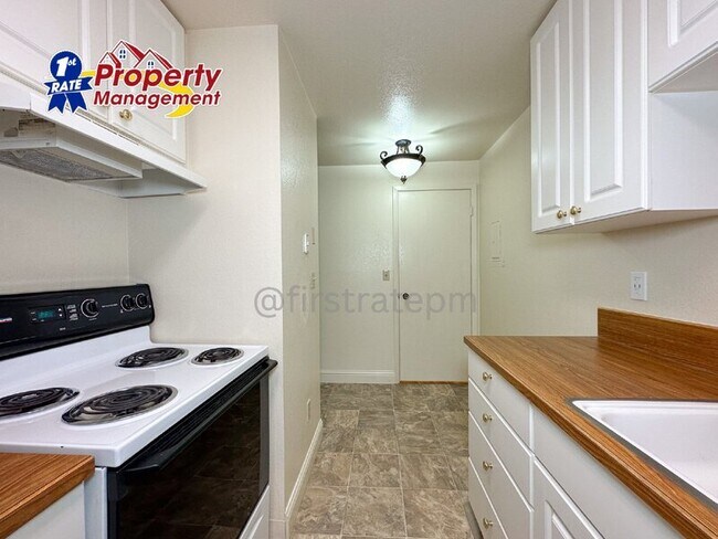 Building Photo - 1680 N Phillippi St