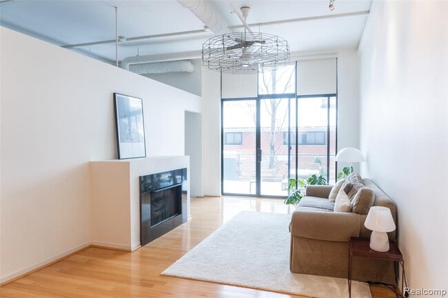 Building Photo - 100 N Center St