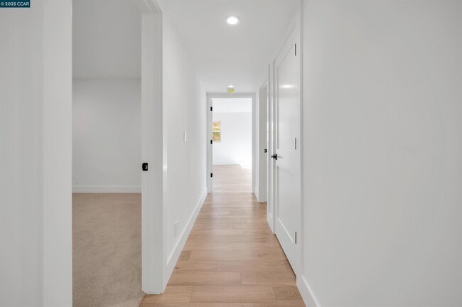 Building Photo - 226 Alderbrook Pl