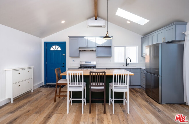 Building Photo - 6461 Whitman Ave