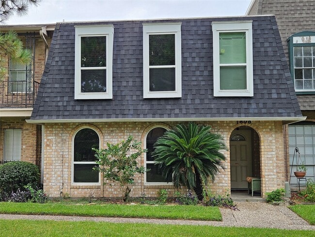 Primary Photo - 1806 Saxony Ln