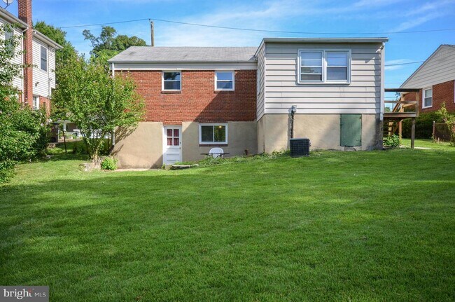 Building Photo - 1111 Gilbert Rd