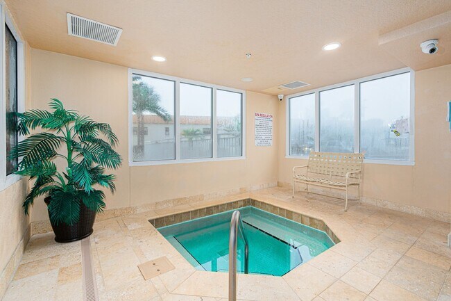 Building Photo - Furnished Condo in Daytona Beach Shores