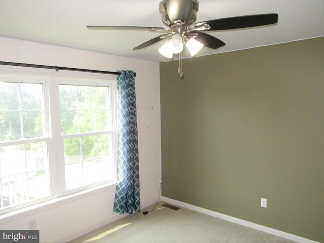 Building Photo - 251 Mill House Dr