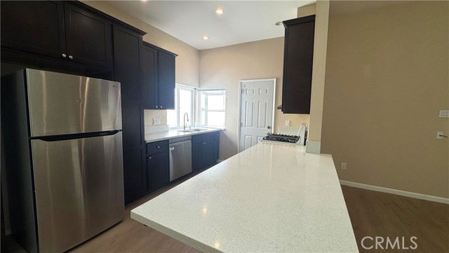 Building Photo - 16 Willow Tree Ln