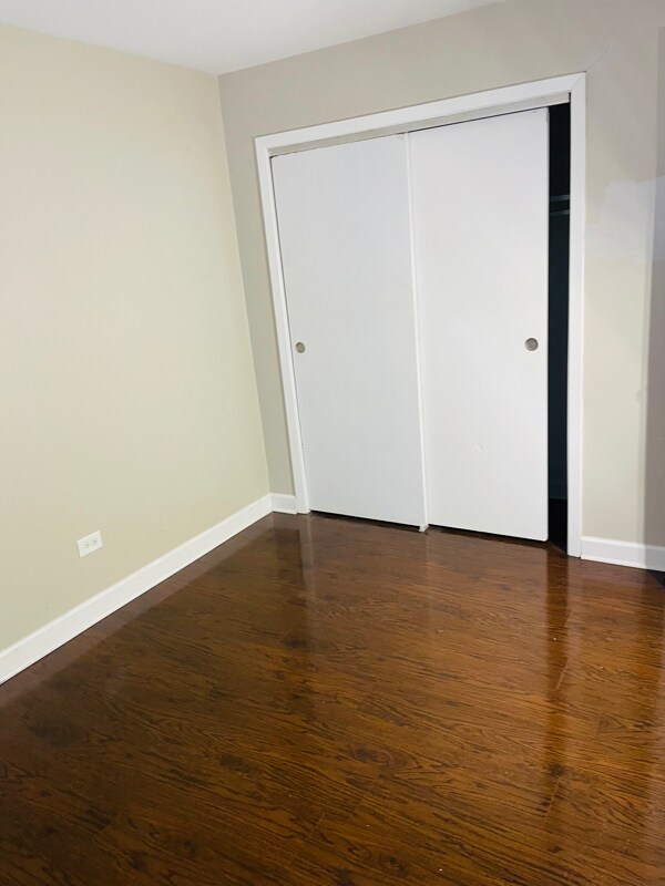 Building Photo - 1902 N Green Ln N