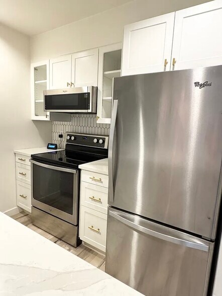 Kitchen - 3711 Holland Ave