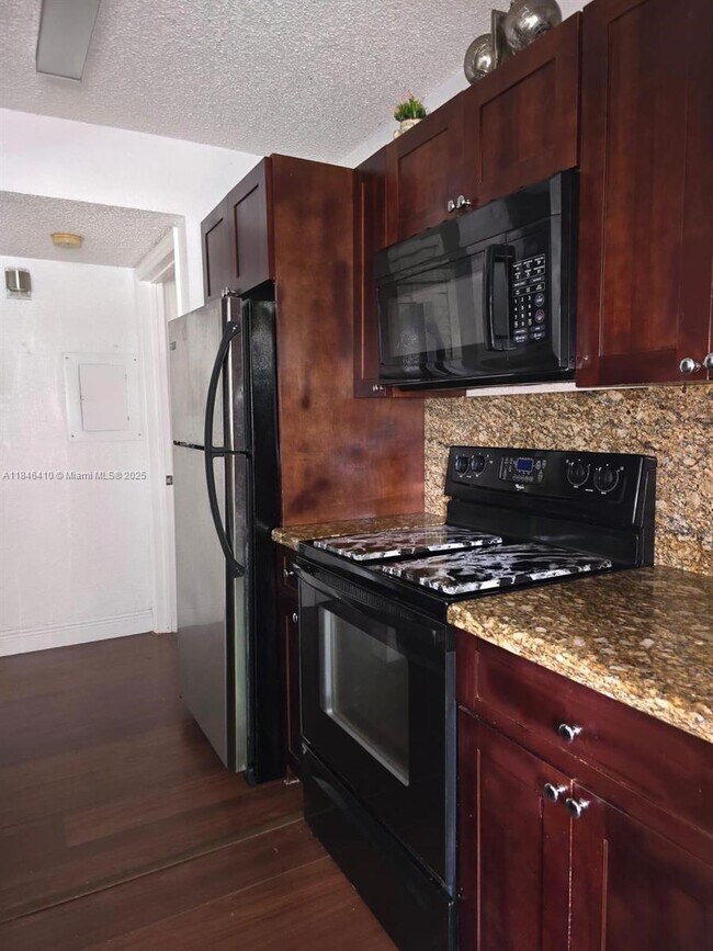 Building Photo - 10681 SW 156th Pl