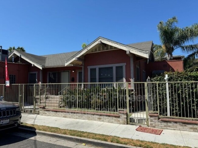 Building Photo - 417 Gaviota Ave