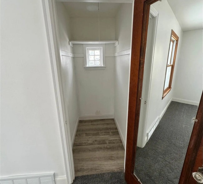 Building Photo - 1006 N 1st Ave