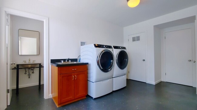 Building Photo - Broadmoor Mid-Century 3 Bedroom Ranch With...