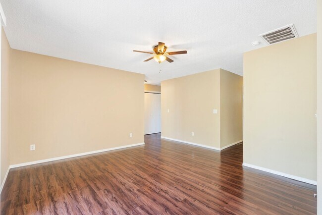 Building Photo - 1621 N Hillcrest Ave