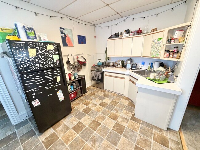 Building Photo - 81-83 Monroe Street