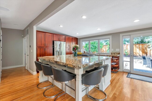 Building Photo - Gorgeous Vibrant Home In Santa Clara