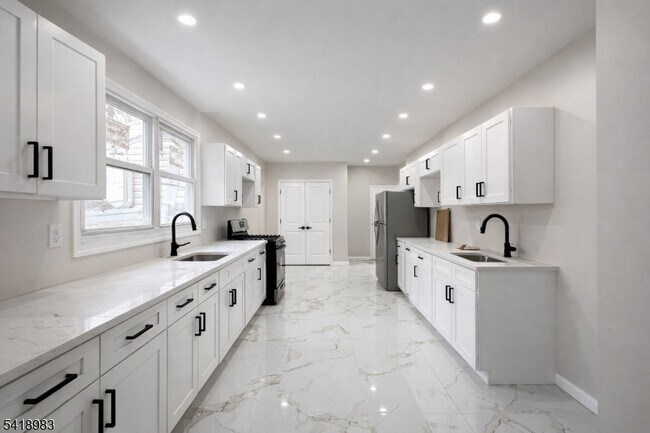 Building Photo - 310 Winans Ave