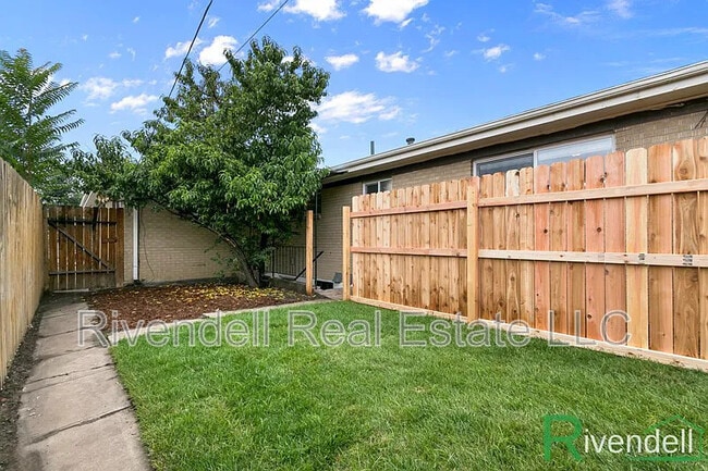 Building Photo - 1320 Winona Ct