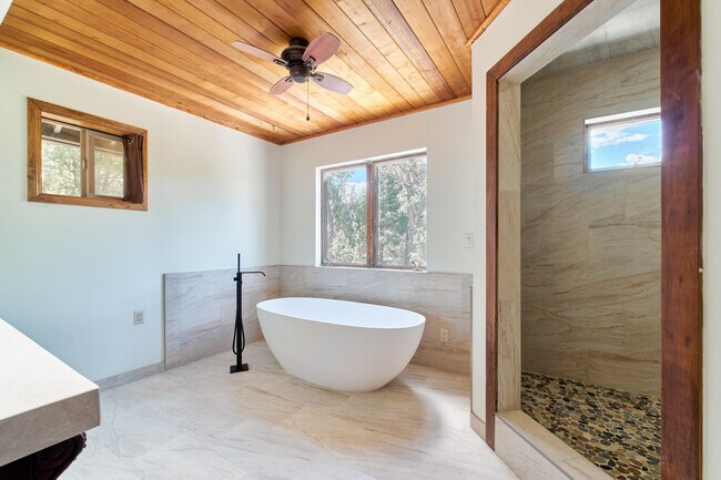 Building Photo - 509 Wallace Ln