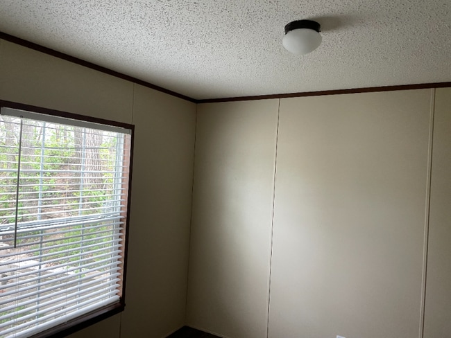 Building Photo - 861 Ridge Rd
