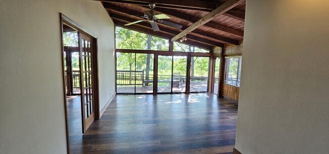 Building Photo - 7307 Rhodes Ln