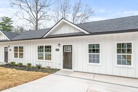 Building Photo - Beautiful Two Bedroom Duplex in Gastonia!