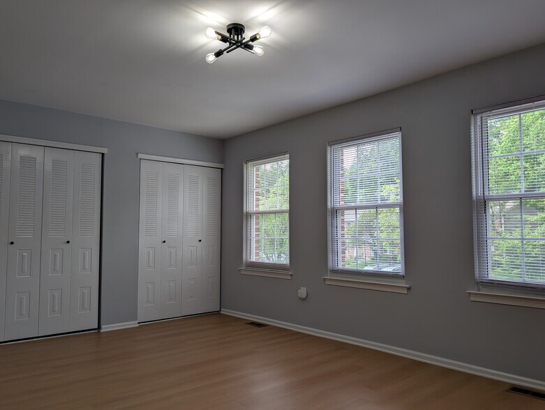 Building Photo - 23 Viburnum Ct