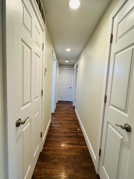 Building Photo - 5416 31st Ave SW