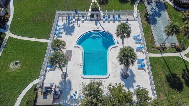 Building Photo - 650 Pinellas Point Dr S