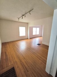 Building Photo - 1415 Kenyon Dr