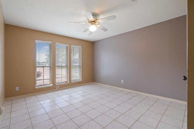 Building Photo - 606 Pinebrook Ln