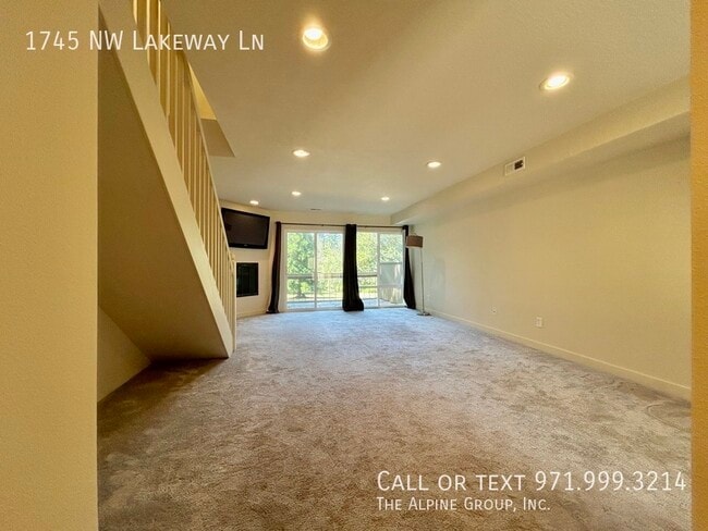 Building Photo - 1745 NW Lakeway Ln