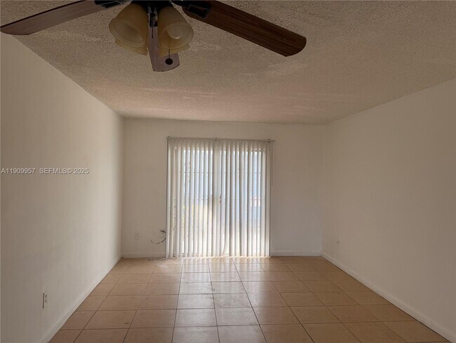 Building Photo - 13725 NE 6th Ave