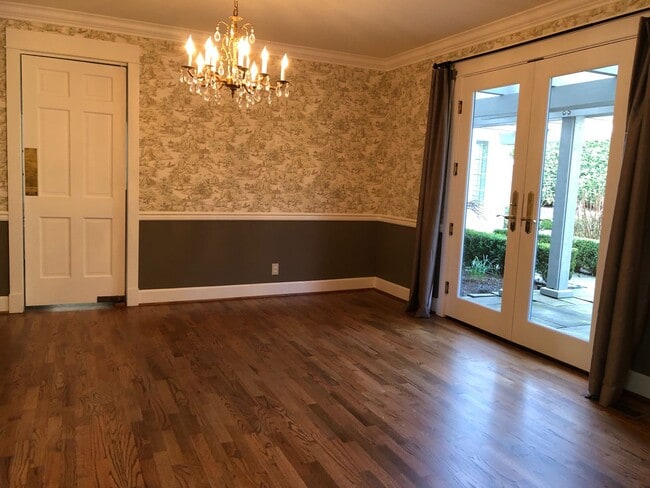 Building Photo - Elegant and Luxury home in Medina, 5 bedro...
