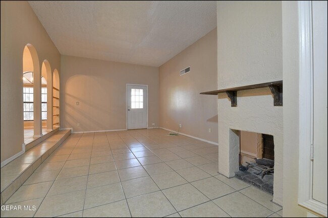 Building Photo - 10711 Ivanhoe Dr