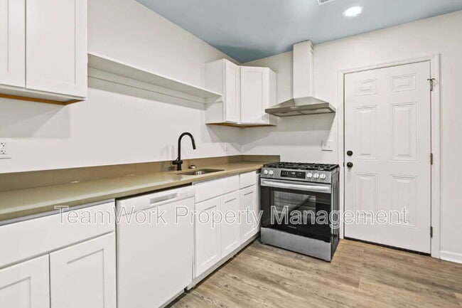 Building Photo - 3107 Azalea Dr