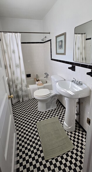 Building Photo - 6A N Beaumont Ave
