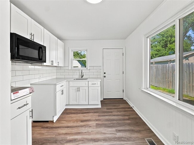 Building Photo - 2223 E Bergin Ave