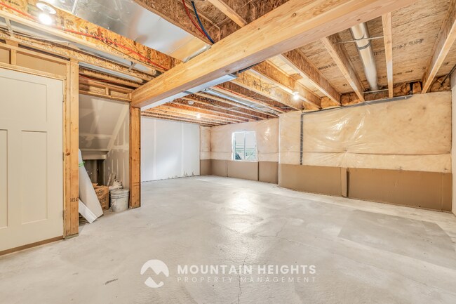 Building Photo - 607 Sawback Ln