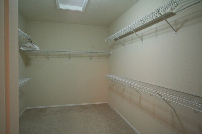 Building Photo - 2 bed w/den, 2 bath, 2 car single story house